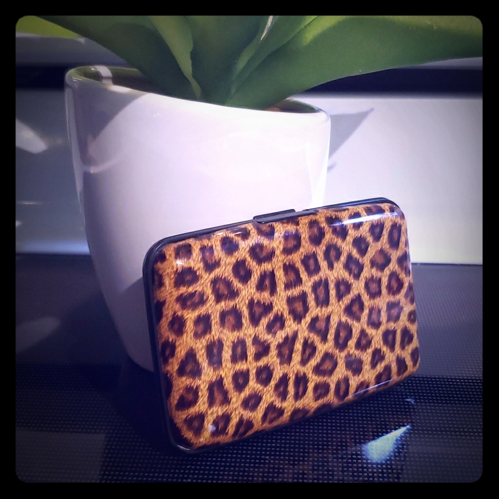 🔥2 for $10🔥 Animal Print Hard Shell Card Wallet